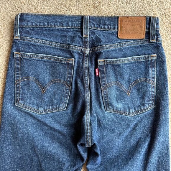 Levi’s Premium Wedgie Straight Jeans Size 26 Dark Wash Raw Hem - Picture 4 of 7